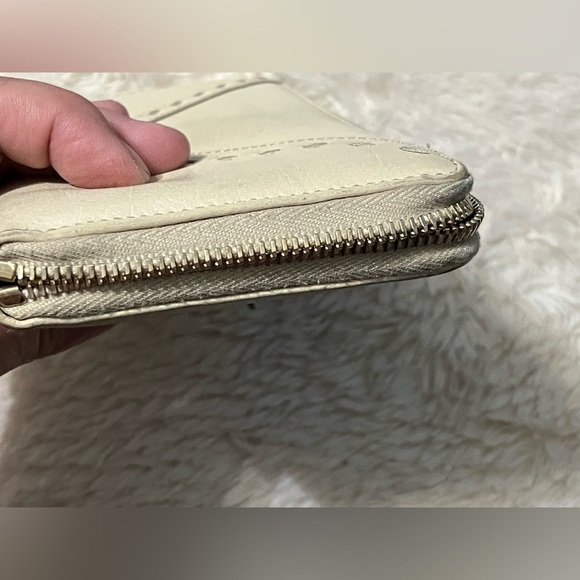 Yves Saint Laurent Cream Leather Wallet with Gold Hardware - Picture 4 of 16